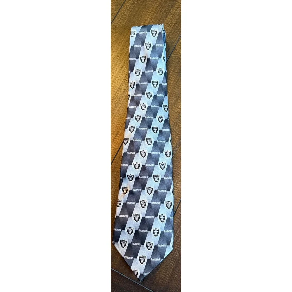 NFL Oakland Raiders Mens Necktie Silver Black Geometric Logo Silk Blend Tie